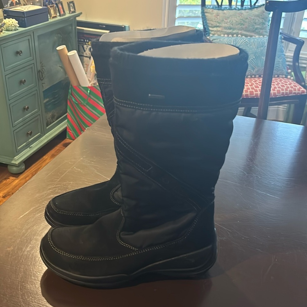 Black GEOX snow boots size 8.5/39
